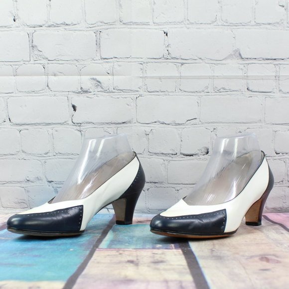 Salvatore Ferragamo Leather Kitten Heel Size 7.5 B - Picture 2 of 9